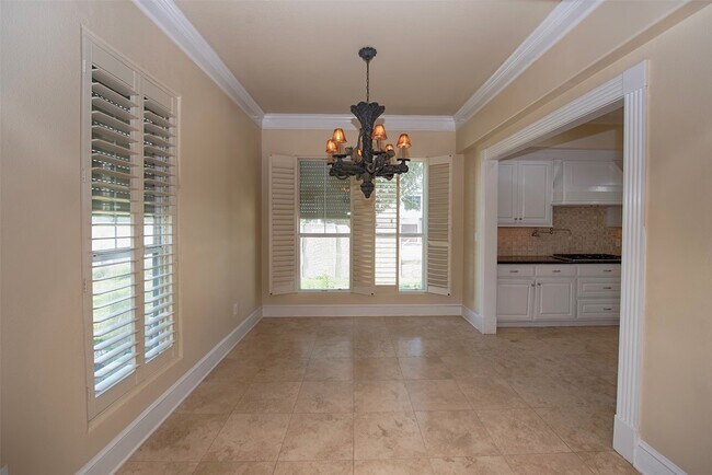 2293 E Bayshore Dr