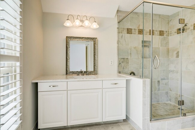 Photo - 902 Memorial Village Dr