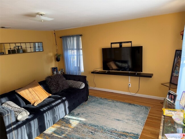 222 Colonial Ave Unit 2nd Fl