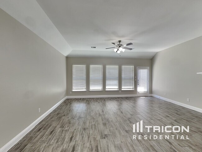 Photo - 210 Morning Glory Pl