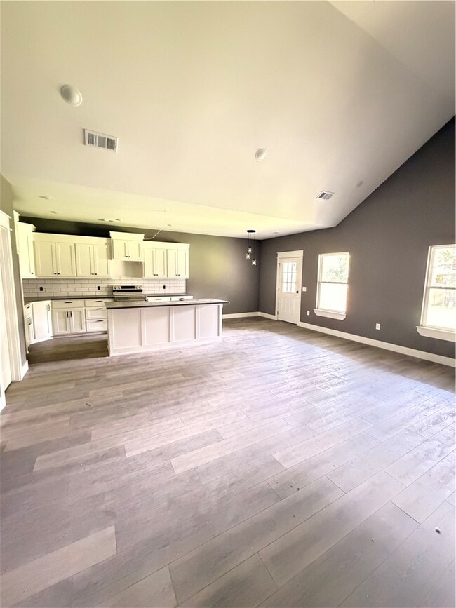 Photo - 385 W Smith St
