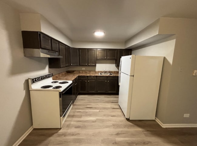 Building Photo - 474 W 14th Pl Rental