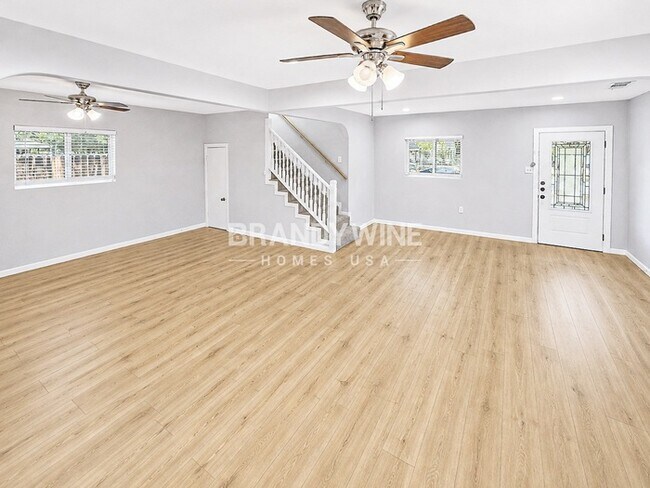 Photo - 421 SE 13th St