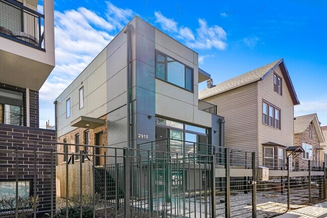 Building Photo - 2915 W Lyndale St Rental