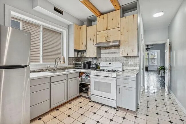 Photo - 4833 N Ashland Ave Unidad 2