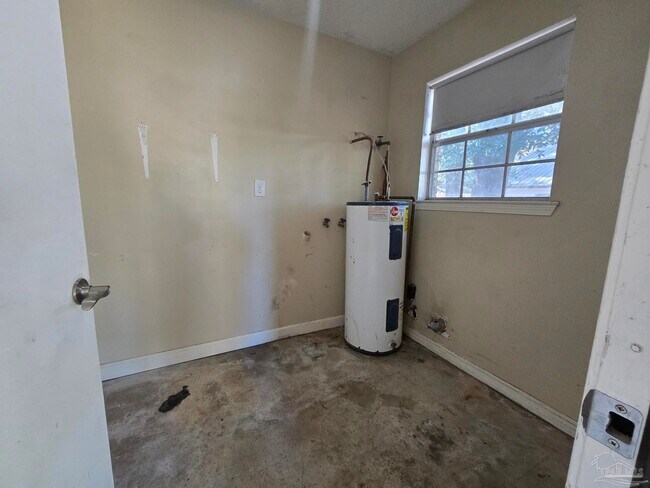 Photo - 4609 Saufley Field Rd