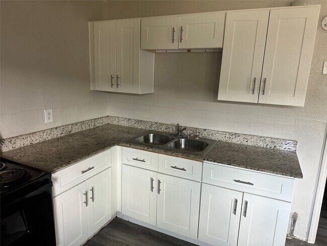 Photo - 5409 Suez St