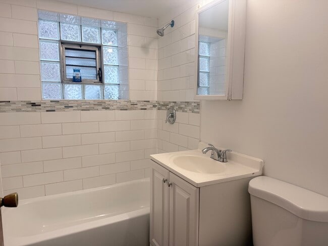 Photo - 1633 W 38th St