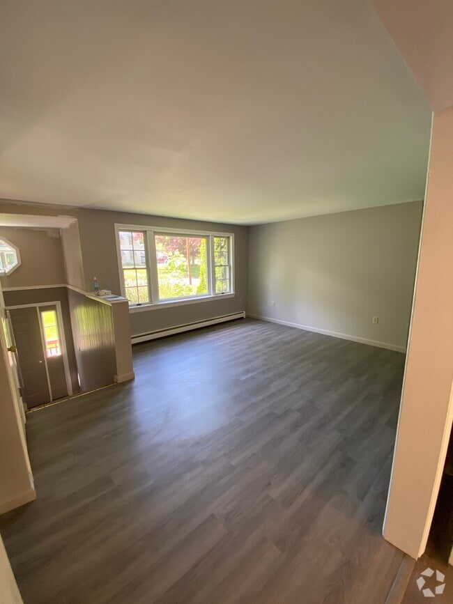 Building Photo - 209 Salem St Unit Left Side Rental