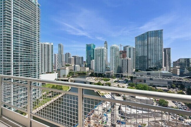 Building Photo - 690 SW 1st Ct Unit 2310 Rental