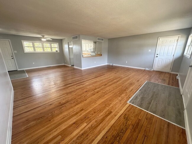 Photo - Beautifully Renovated 4 bedroom / 2 bath h...