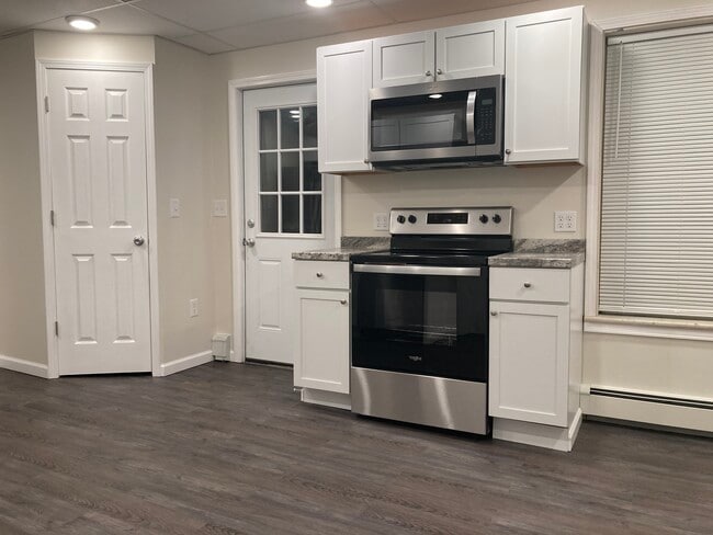 Building Photo - 157 Hudson Ave Unit B