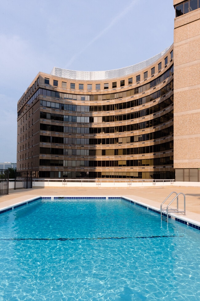 Hampton Plaza Apartments