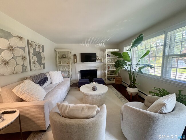 Photo - 111 Mayweed Rd