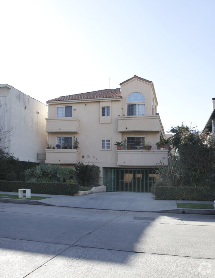Photo - 753 Wilcox Ave Apartamentos