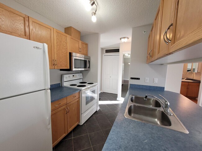 Building Photo - 279 Suder Greens Dr NW