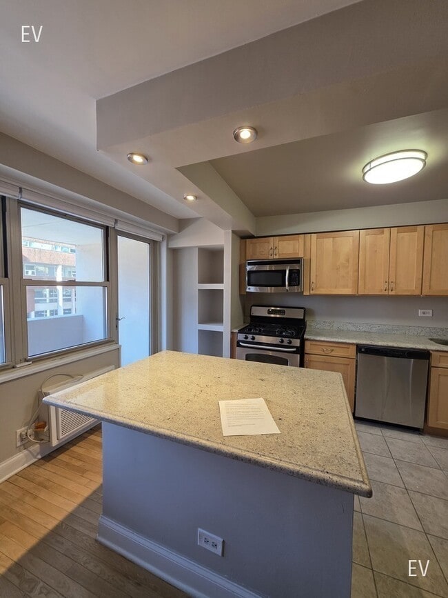 Photo - 310 Greenwich St Unidad ev7J