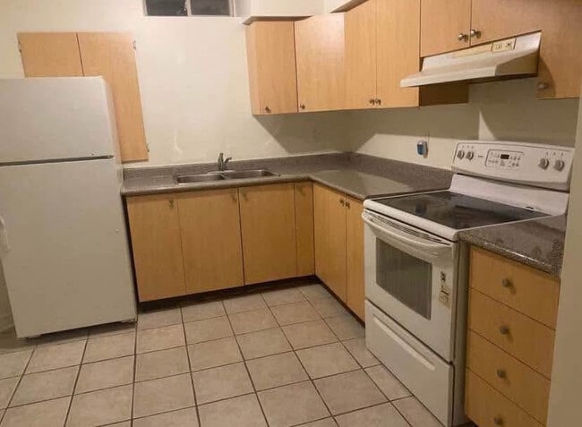 Building Photo - 127 Luella Cres