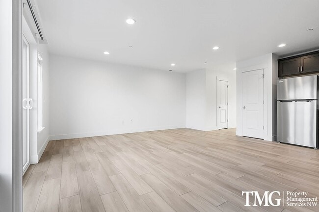 Photo - Move in today and receive all of OCTOBER F...