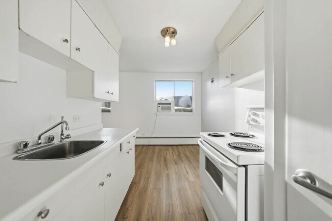 Building Photo - Lady Robinson Apartments