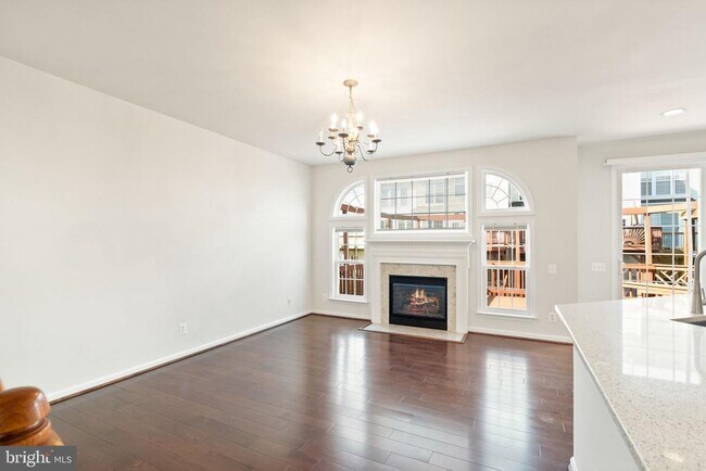 Photo - 7056 Courtyard Way