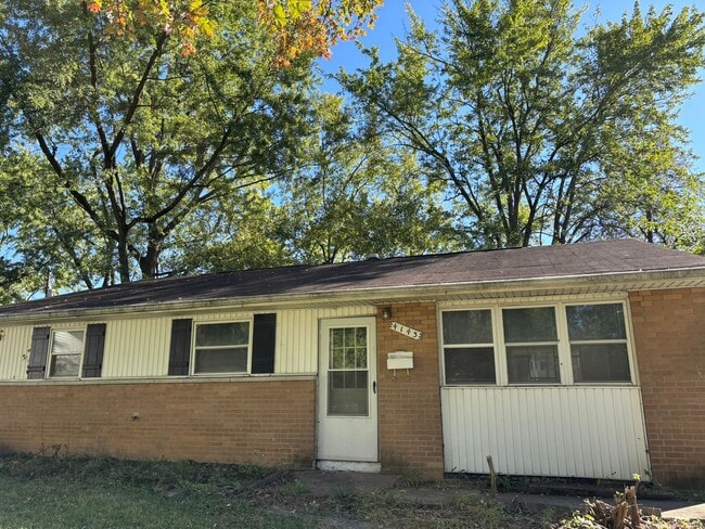 Building Photo - 3-Bedroom Ranch with New Floors, Backyard,...