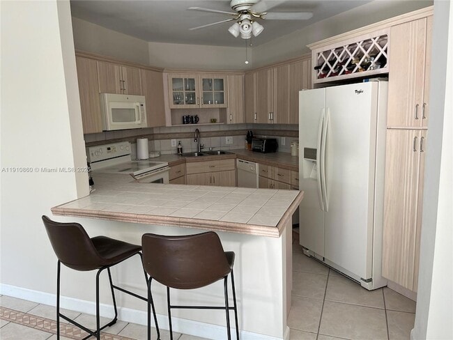 Photo - 5161 Collins Ave Unidad 214