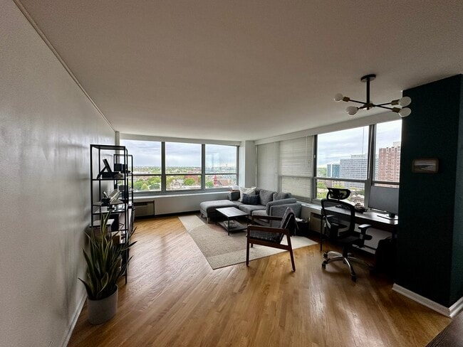 Building Photo - 3550 N Lake Shore Dr Unit 1413