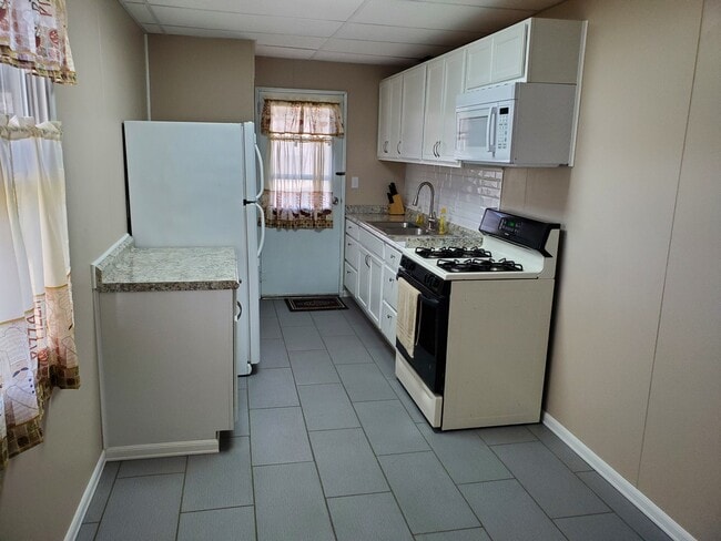 Photo - 1331 W 22nd St