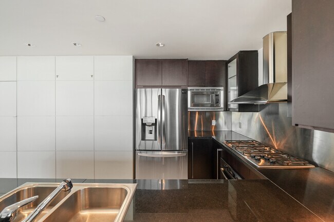 1408 Strathmore Mews Unit 4302