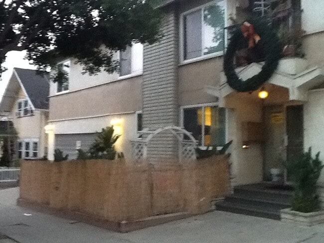 Edificio exterior - 311 N Westlake Ave Unidad 2