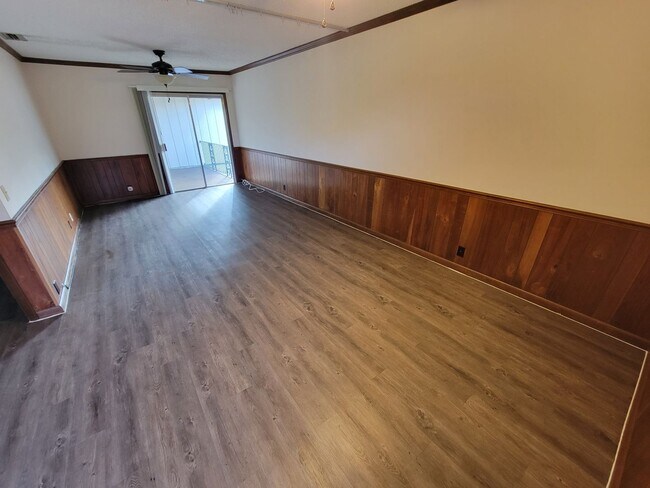 Photo - Spacious Two Bedroom Apartment Near Downtown