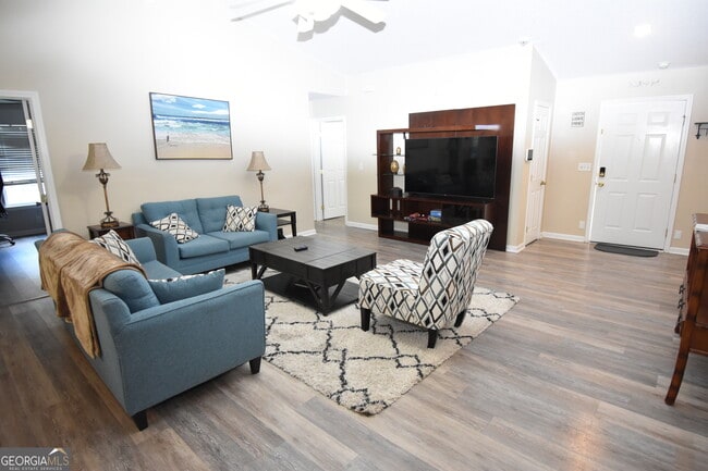 Photo - 218 Lake Forest Dr