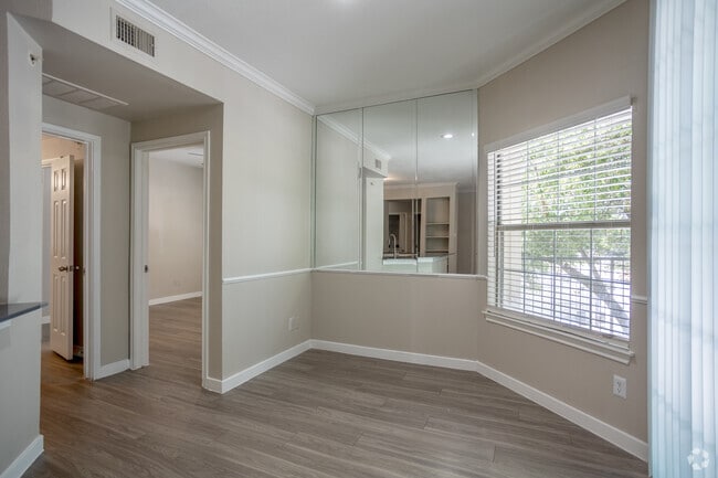 2 habitaciones, 2 baños - 1259 pies cuadrados - Área de comedor - LADERA APARTMENTS