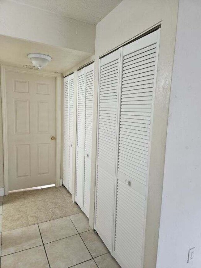 Photo - 1 BEDROOM 1 BATH NEWLY RENOVATED CONDO Unidad 102