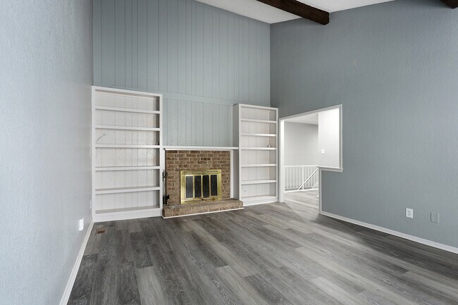 Photo - 586 NW Valleybrook Rd