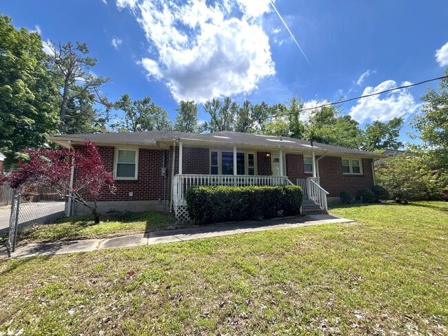 Building Photo - Immaculate 3 Bedroom Home in Donelson!