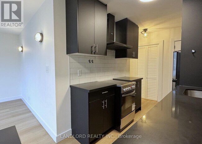 Photo - 420 Eglinton Ave E Unit 301