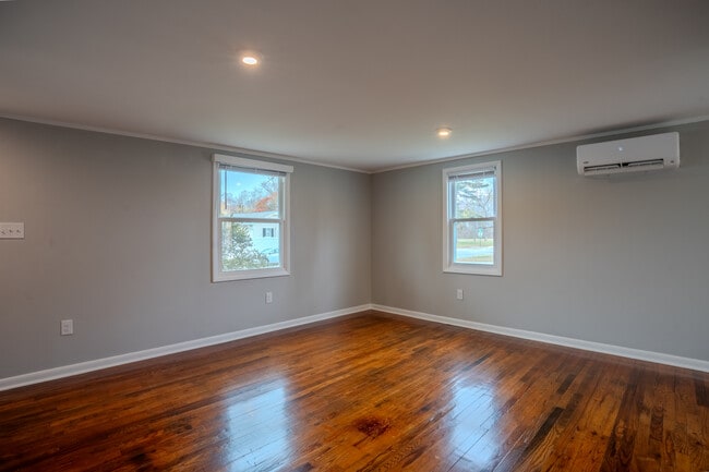 Photo - 152 Calvert St