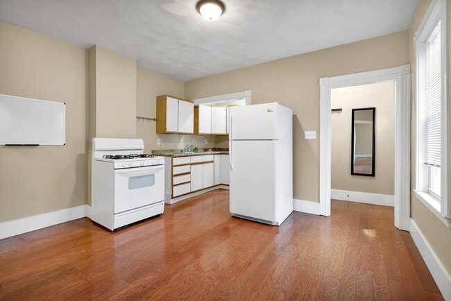 Building Photo - 199 Beacon St