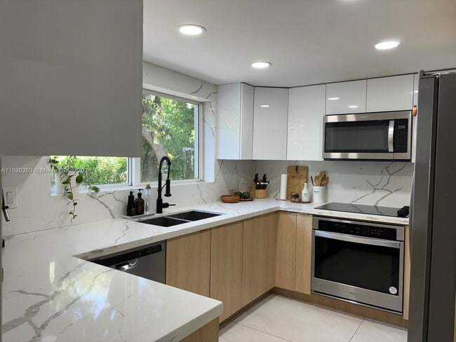 Building Photo - 365 NE 87th St Rental