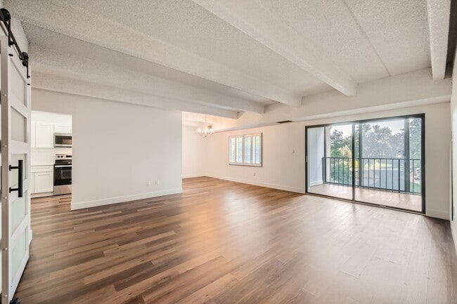 Building Photo - Completely Updated 2 Bedroom 2 Bathroom Condo Available NOW! Garage Parking Included! Unit 202