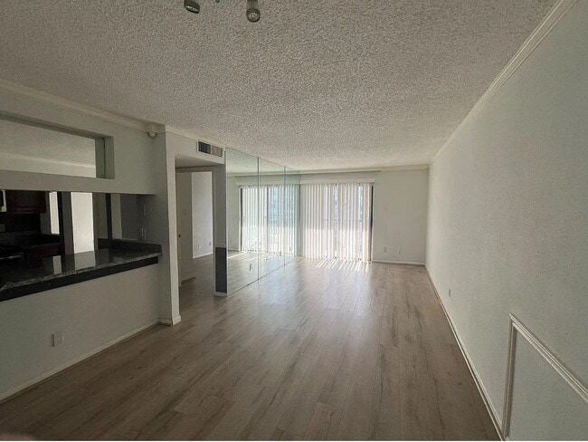 Building Photo - 2830 S Bartell Dr Unit 27 Rental
