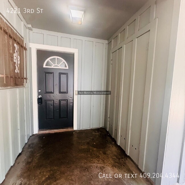 Photo - 4221 3rd St
