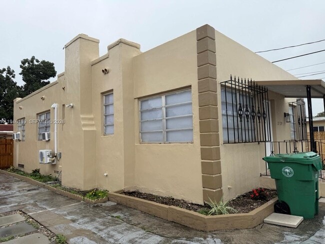 Photo - 219 SW 21st Ave Unit 1