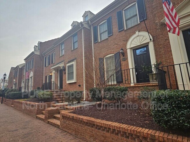 Photo - 520 N Poplar St