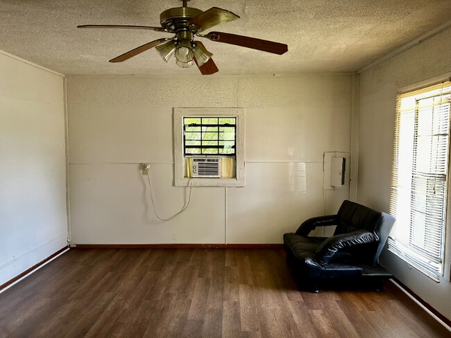 Photo - 313 Mahlon St