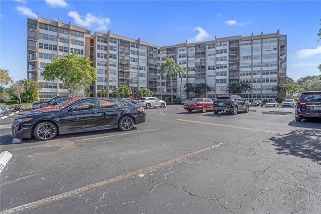 Building Photo - 1200 St Charles Pl Unit 716