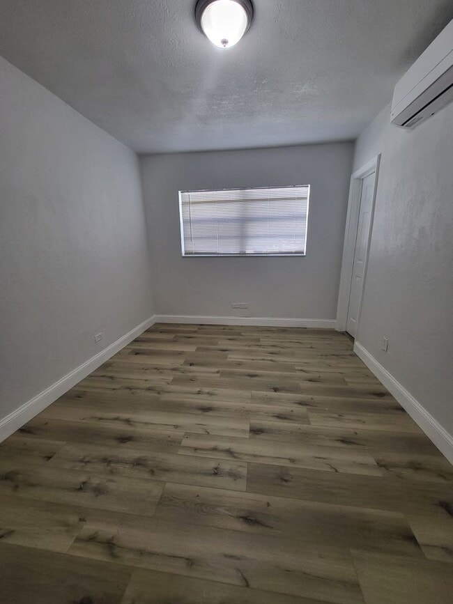 Building Photo - LC 03:109 SW 5th Ct Unit 3 Rental