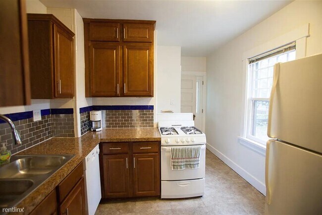 Photo - 910 Dewey Ave